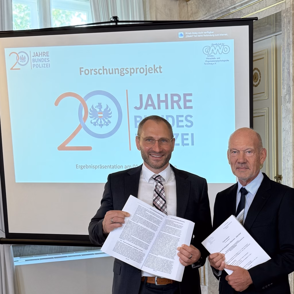 Gerd Thielman et Dr. Bernd Bürger lors de la cérémonie des 20 ans de la police fédérale à Vienne